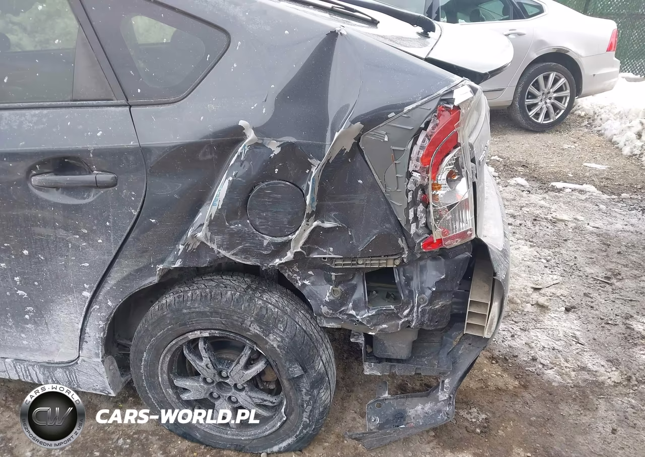 2014 Toyota Prius Three VIN:JTDKN3DU2E1765429 - 6