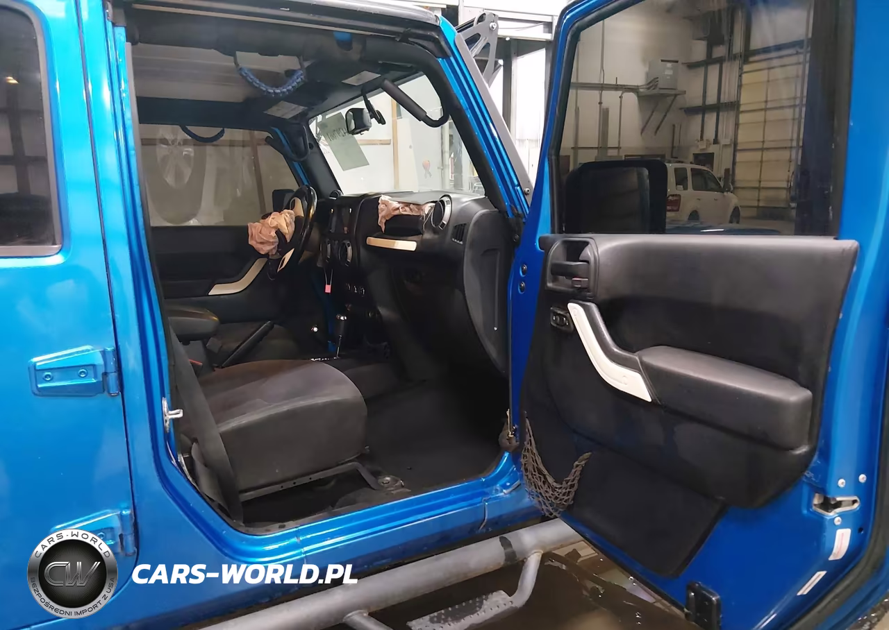 2014 Jeep Wrangler Unlimited Sport VIN:1C4HJWDG8EL200141 - 5
