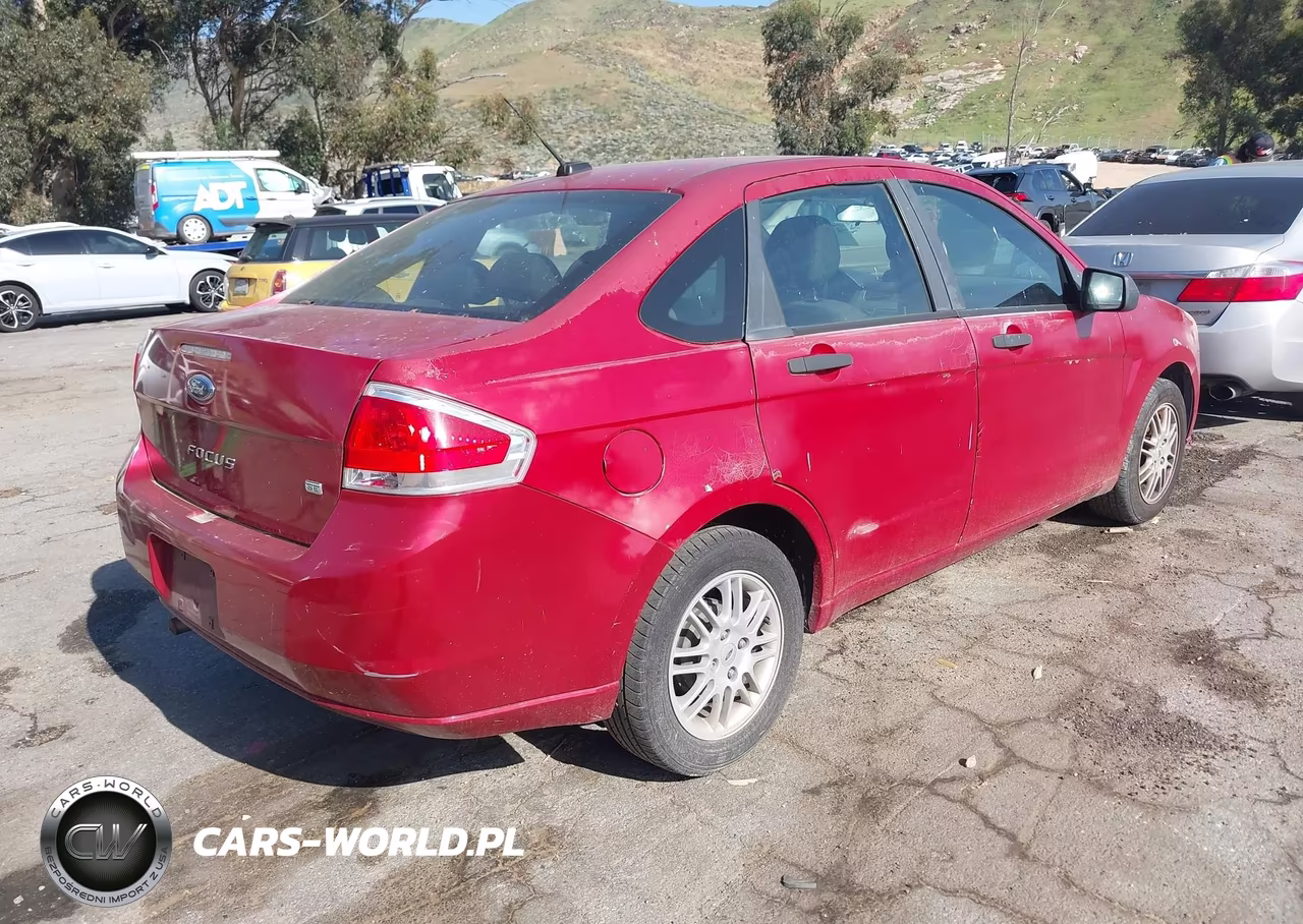 2010 Ford Focus Se VIN:1FAHP3FN7AW222445 - 4