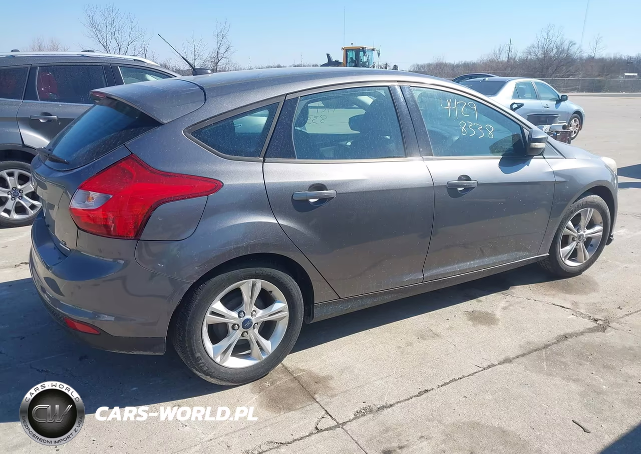 2013 Ford Focus Se VIN:1FADP3K22DL344582 - 4