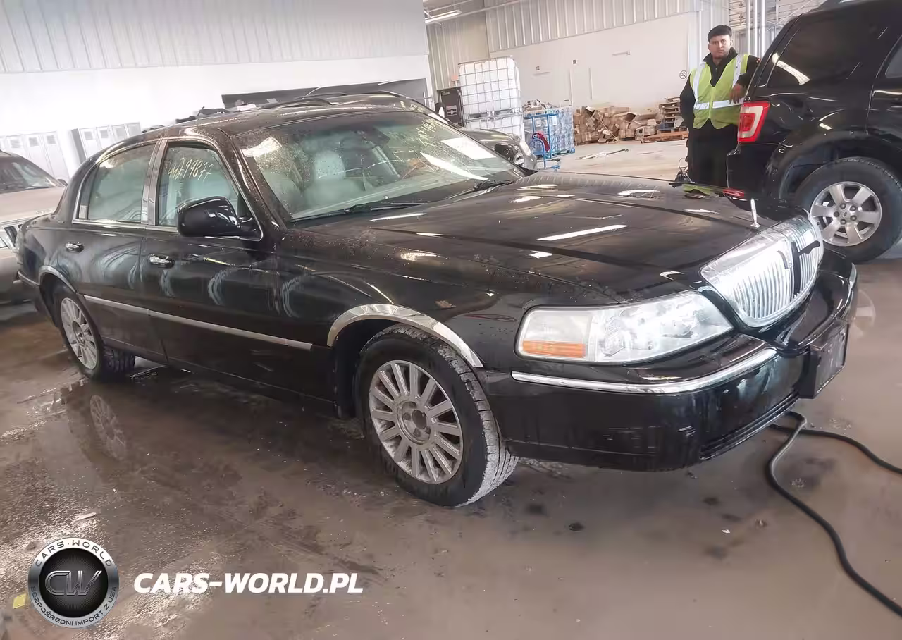 2003 Lincoln Town Car Signature