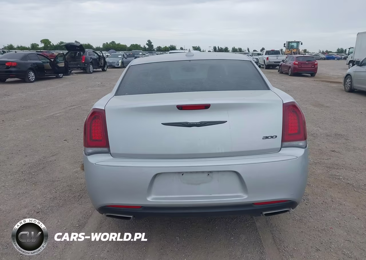 2023 Chrysler 300 Touring VIN:2C3CCAAG6PH537925 - 17