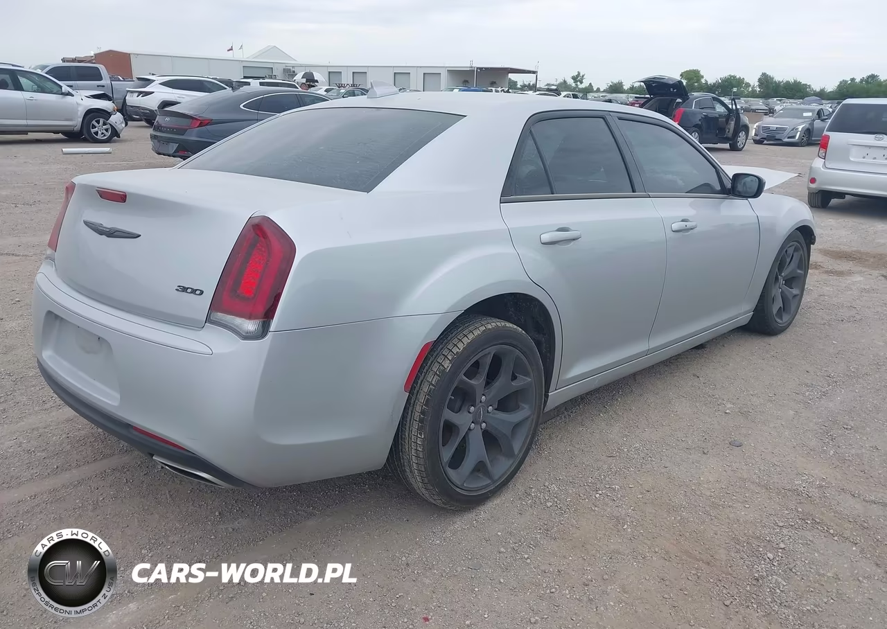2023 Chrysler 300 Touring VIN:2C3CCAAG6PH537925 - 4