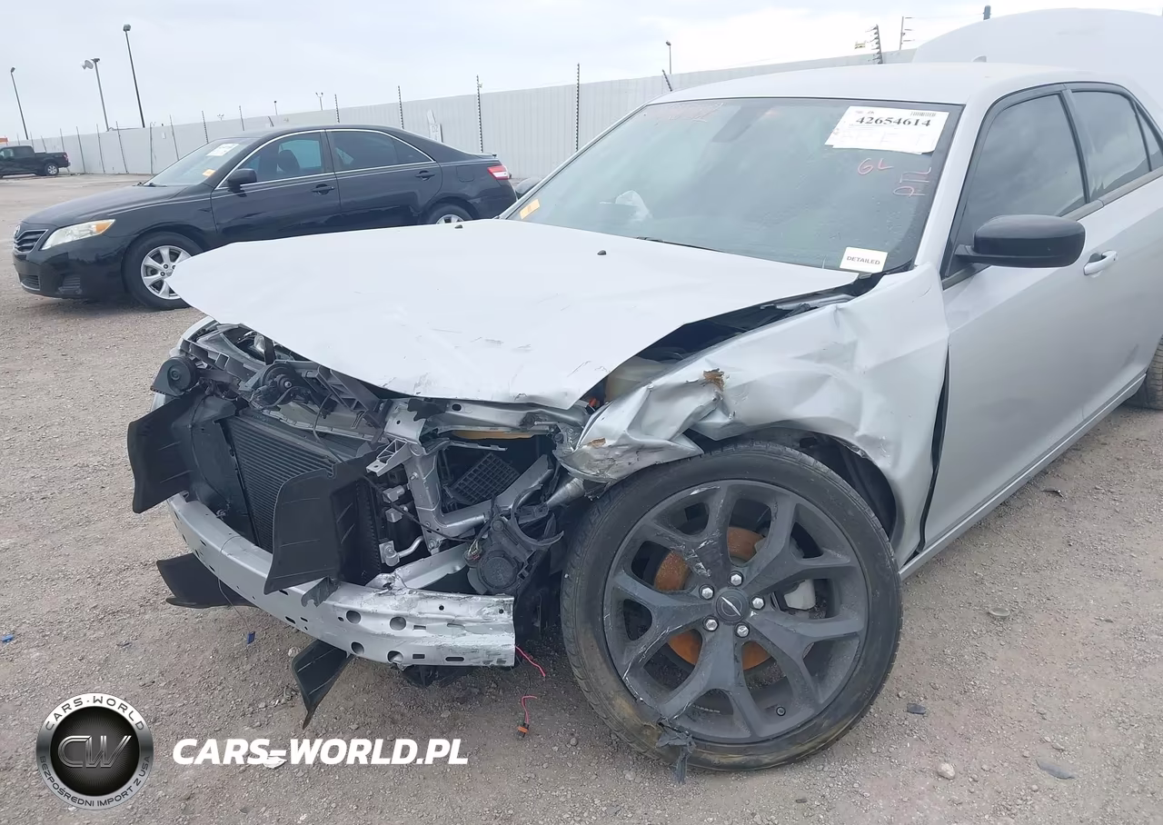 2023 Chrysler 300 Touring VIN:2C3CCAAG6PH537925 - 6