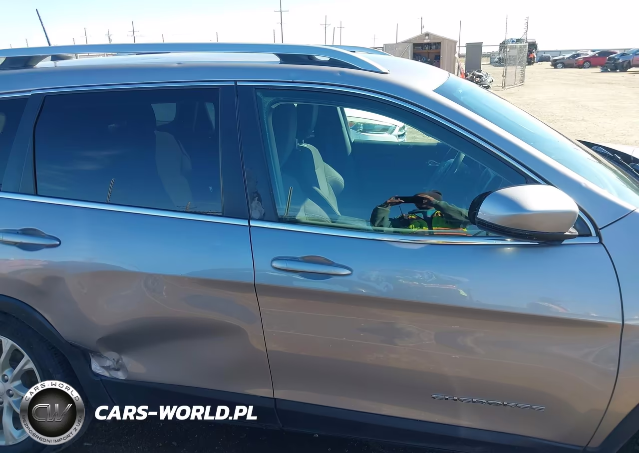 2019 Jeep Cherokee Latitude Fwd VIN:1C4PJLCBXKD341007 - 13