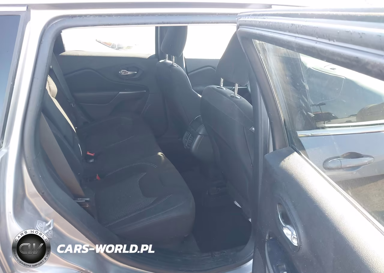 2019 Jeep Cherokee Latitude Fwd VIN:1C4PJLCBXKD341007 - 8