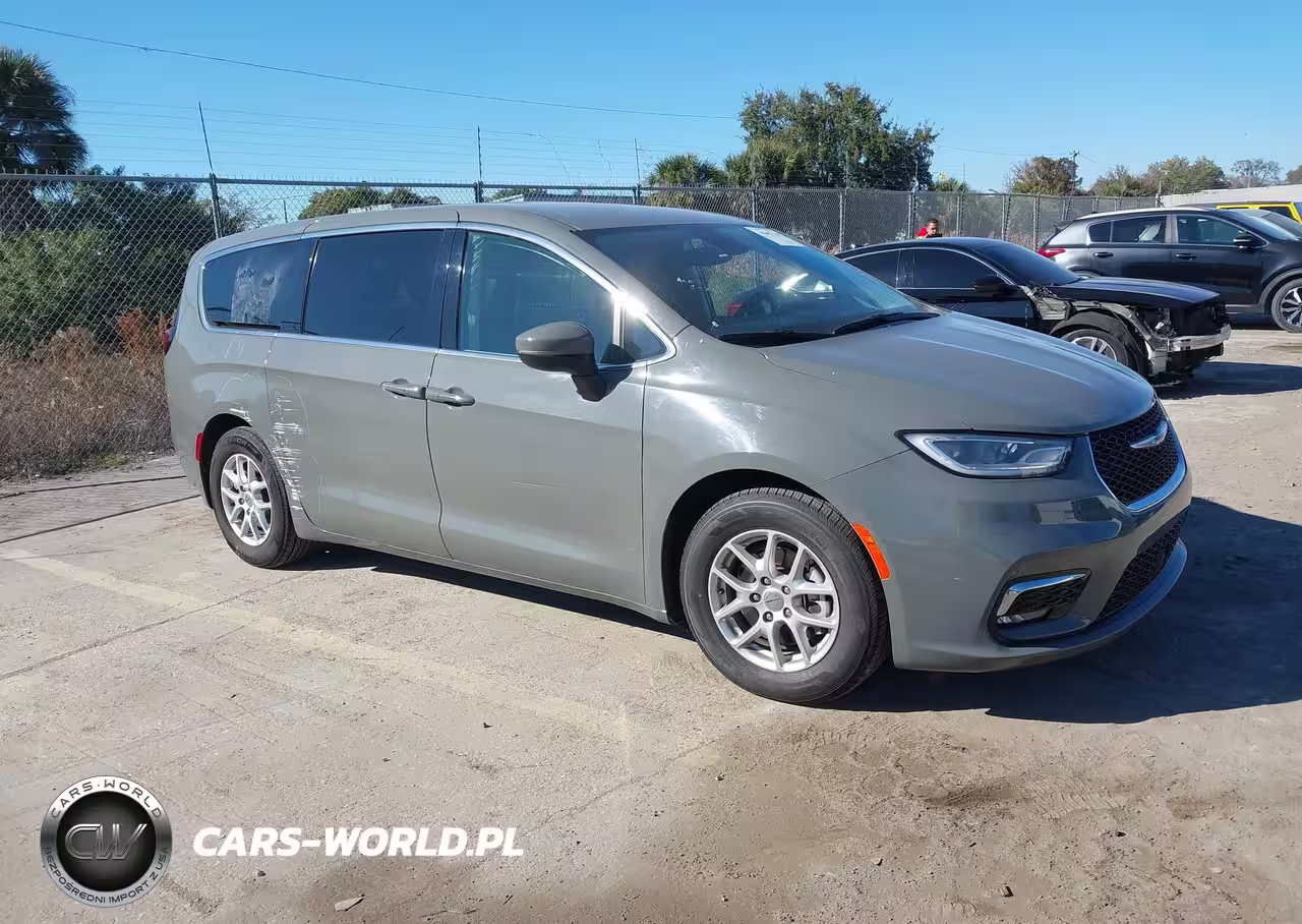 2023 Chrysler Pacifica Touring L