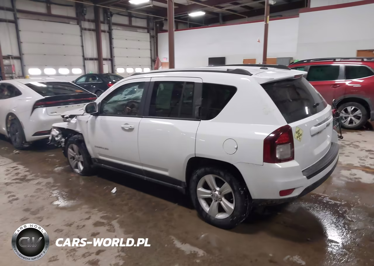 2015 Jeep Compass Latitude VIN:1C4NJCEB3FD367832 - 3
