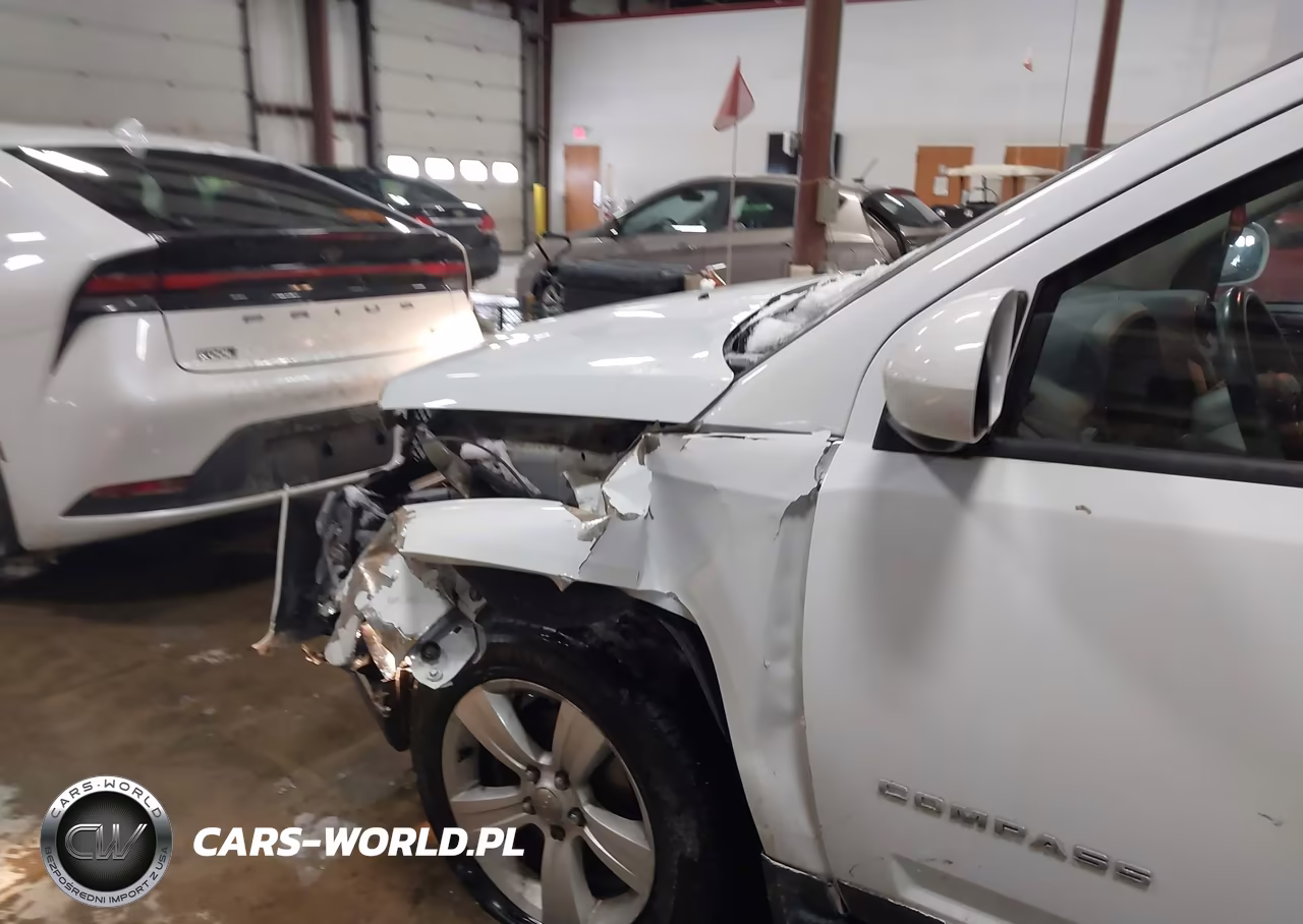 2015 Jeep Compass Latitude VIN:1C4NJCEB3FD367832 - 6