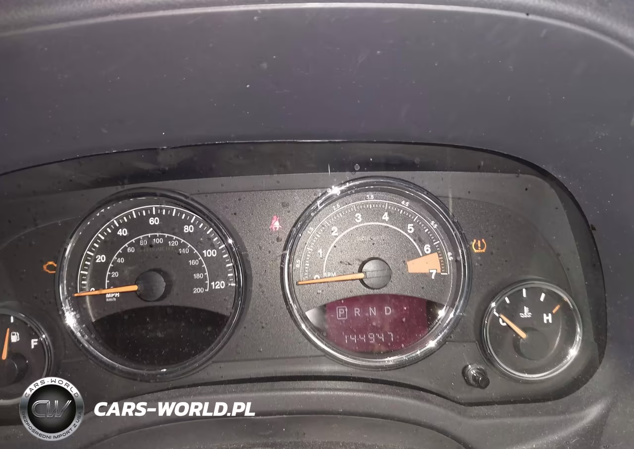 2015 Jeep Compass Latitude VIN:1C4NJCEB3FD367832 - 7