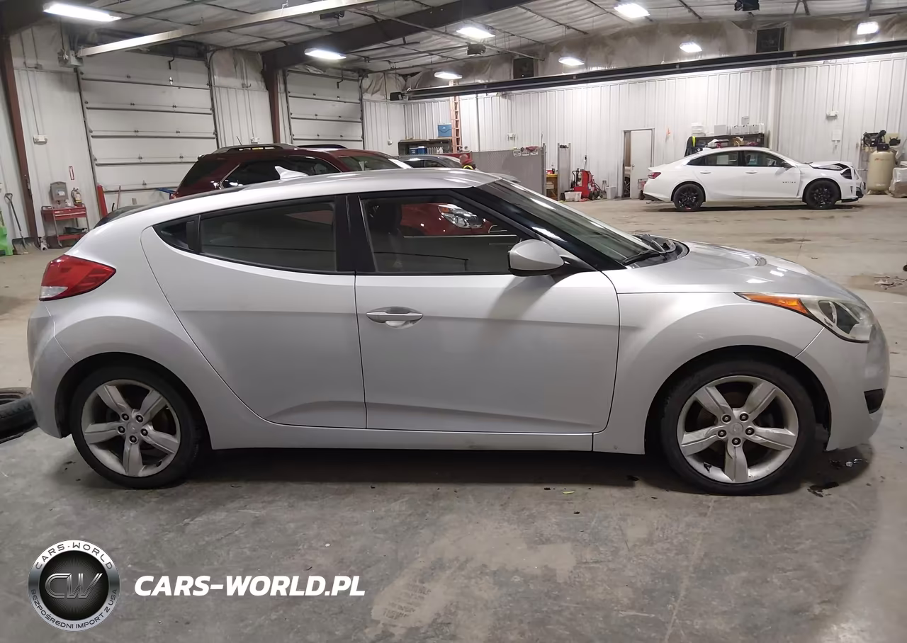 2014 Hyundai Veloster Base W-Black VIN:KMHTC6AD0EU200266 - 13