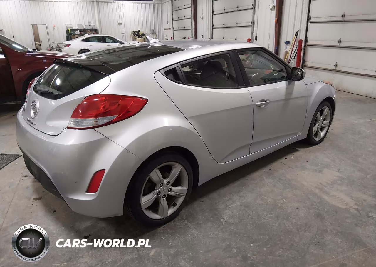 2014 Hyundai Veloster Base W-Black VIN:KMHTC6AD0EU200266 - 4