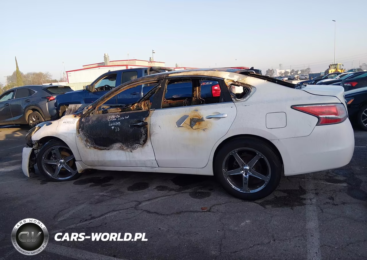 2015 Nissan Altima 2.5 S VIN:1N4AL3AP5FC220210 - 13