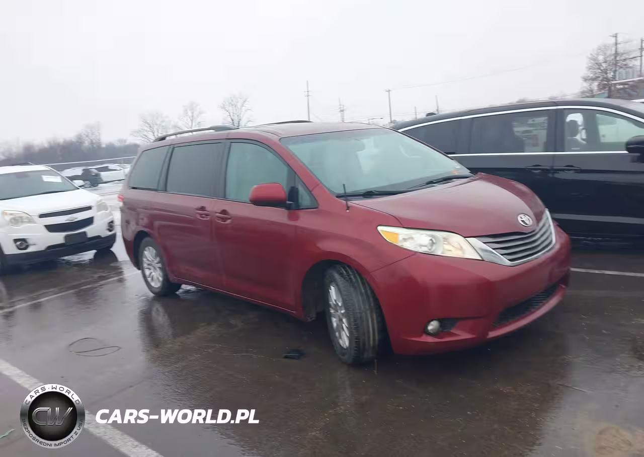 2013 Toyota Sienna Xle V6 8 Passenger
