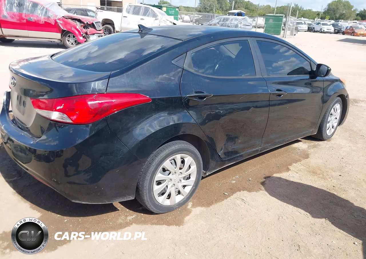 2011 Hyundai Elantra Gls VIN:5NPDH4AE0BH034652 - 4
