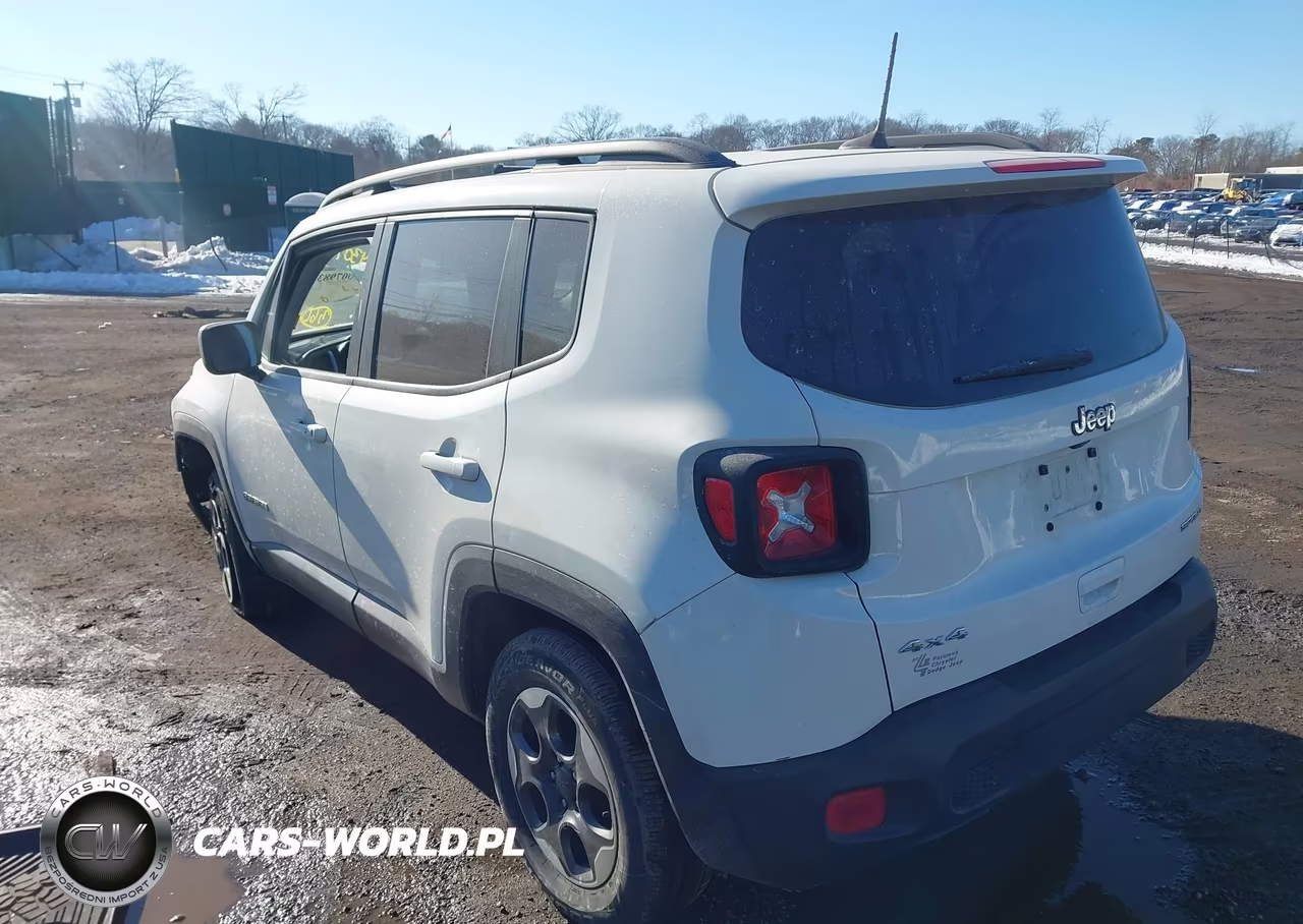 2018 Jeep Renegade Sport 4X4 VIN:ZACCJBAB9JPH07616 - 3