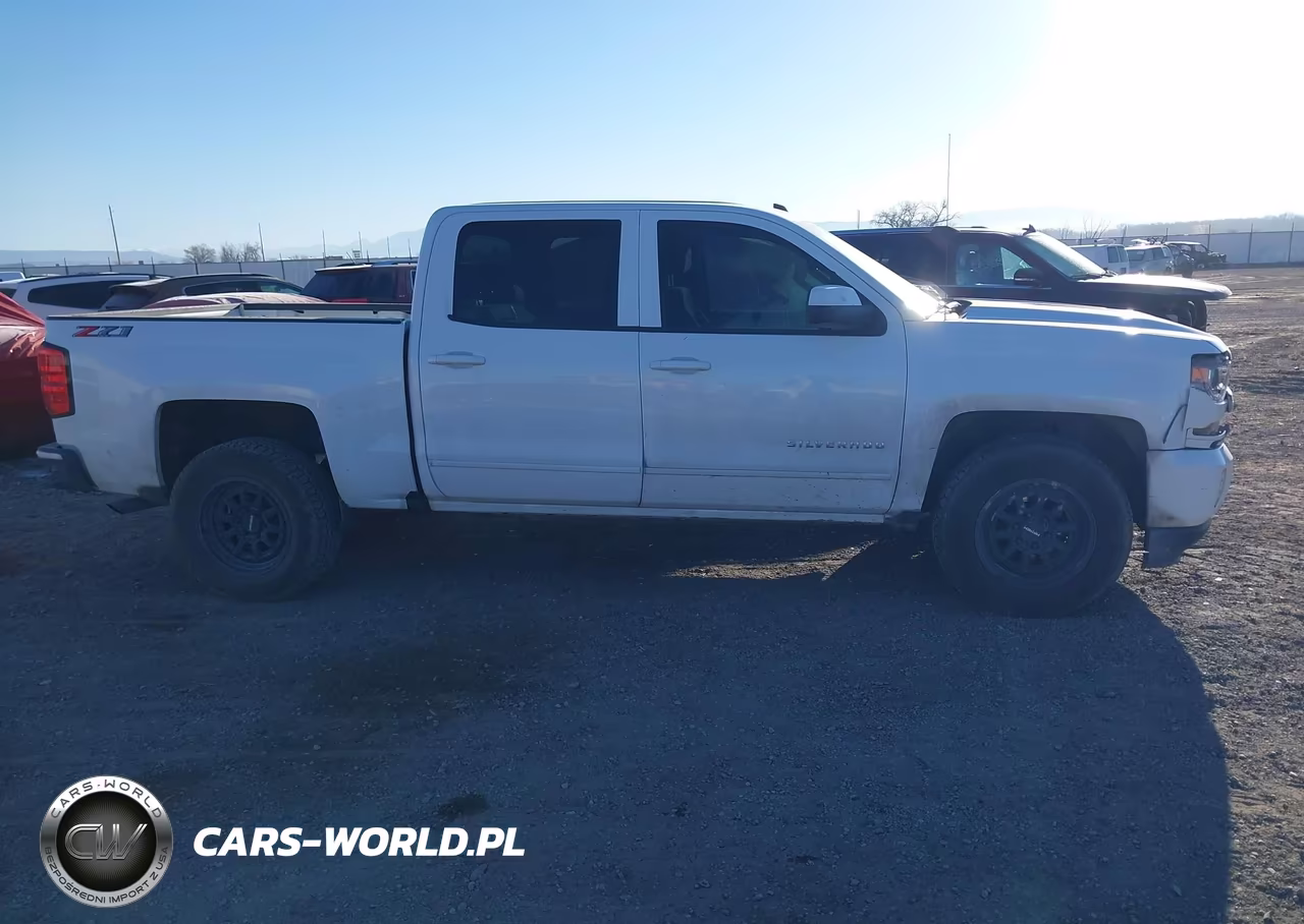 2018 Chevrolet Silverado 1500 2Lt VIN:3GCUKREC2JG352321 - 13