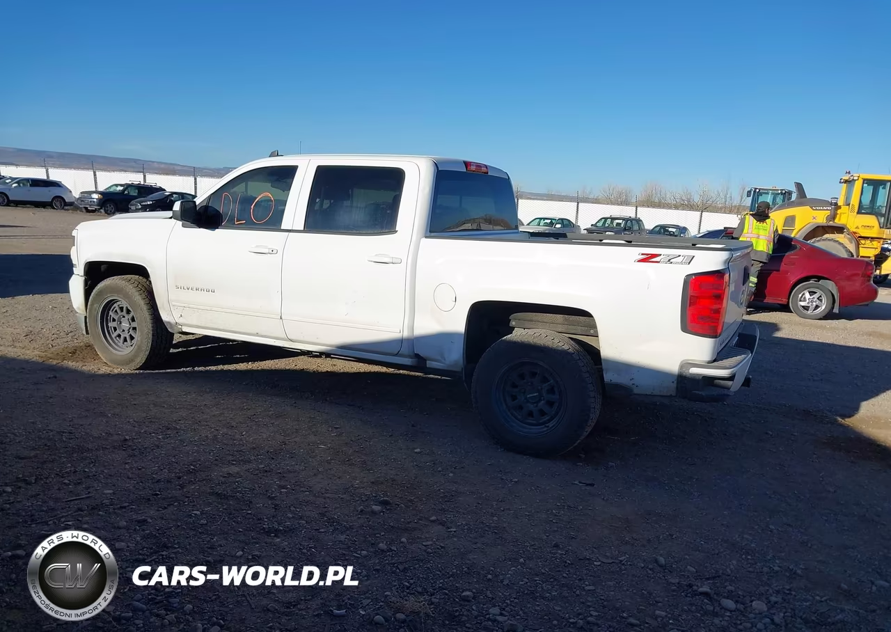 2018 Chevrolet Silverado 1500 2Lt VIN:3GCUKREC2JG352321 - 3