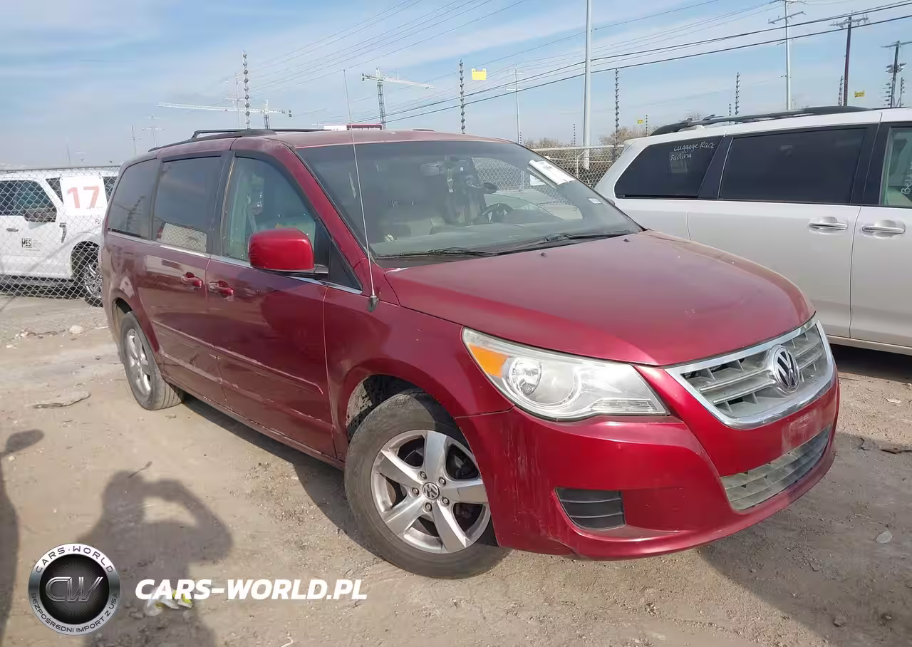 2011 Volkswagen Routan Se