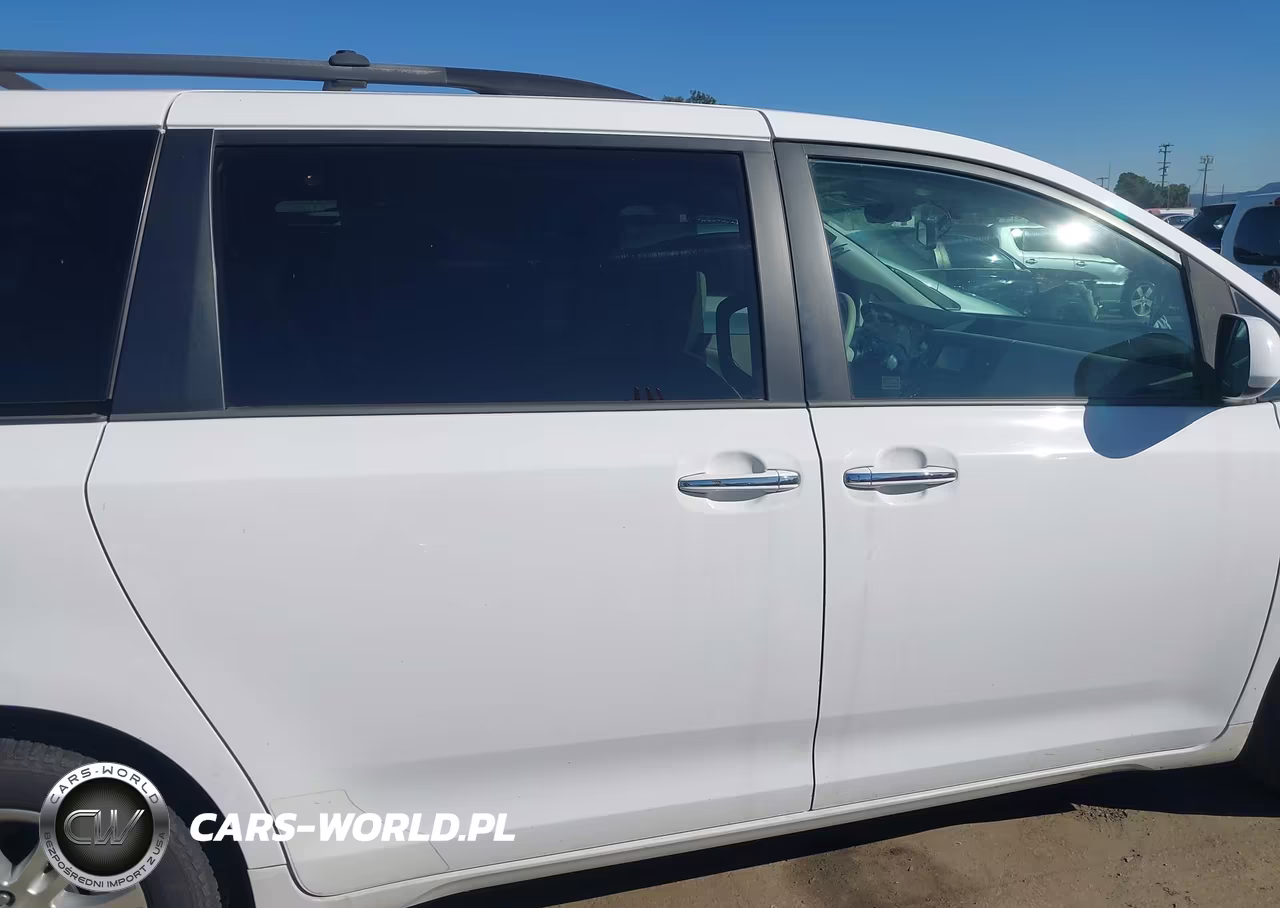 2013 Toyota Sienna Xle V6 8 Passenger VIN:5TDYK3DCXDS364741 - 13