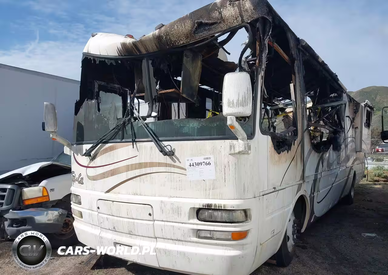 2003 National R Tropi-Cal X Line Motor Home VIN:4UZAAHAK83CM15548 - 2