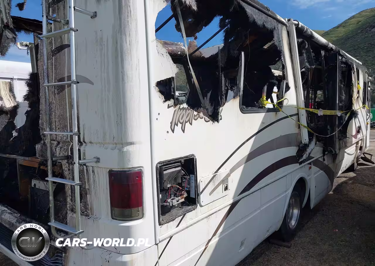 2003 National R Tropi-Cal X Line Motor Home VIN:4UZAAHAK83CM15548 - 4