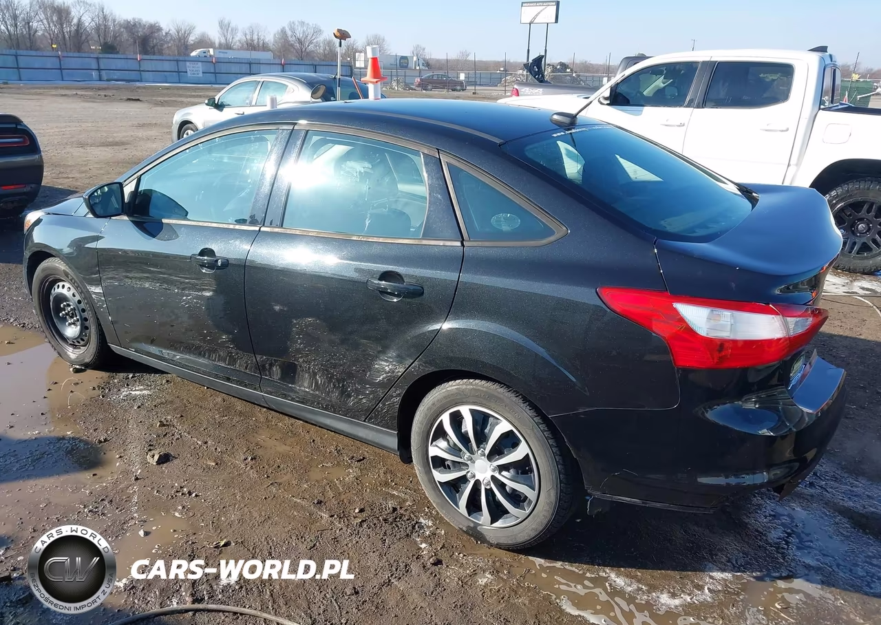 2012 Ford Focus Se VIN:1FAHP3F25CL405305 - 3