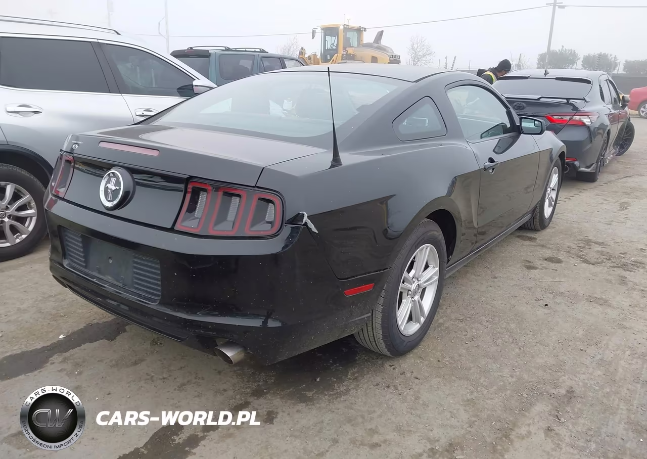 2014 Ford Mustang V6 VIN:1ZVBP8AM1E5333917 - 4