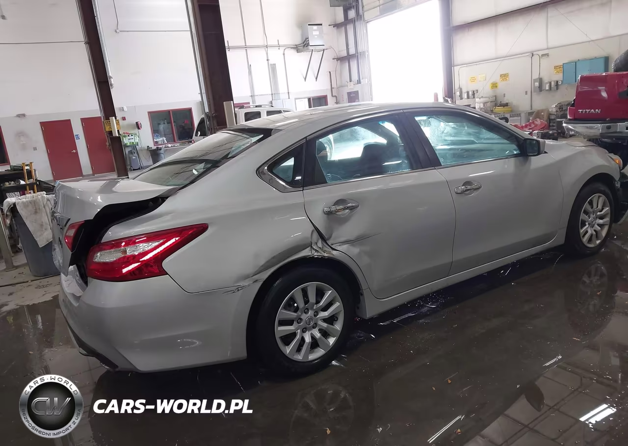 2017 Nissan Altima 2.5 S VIN:1N4AL3AP4HN338823 - 4