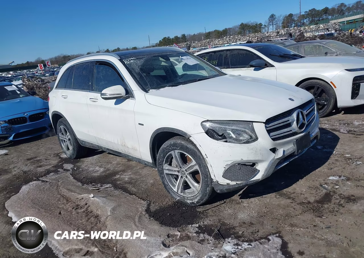 2019 Mercedes-Benz Glc 350E 4Matic – zdjęcie 1 z 17