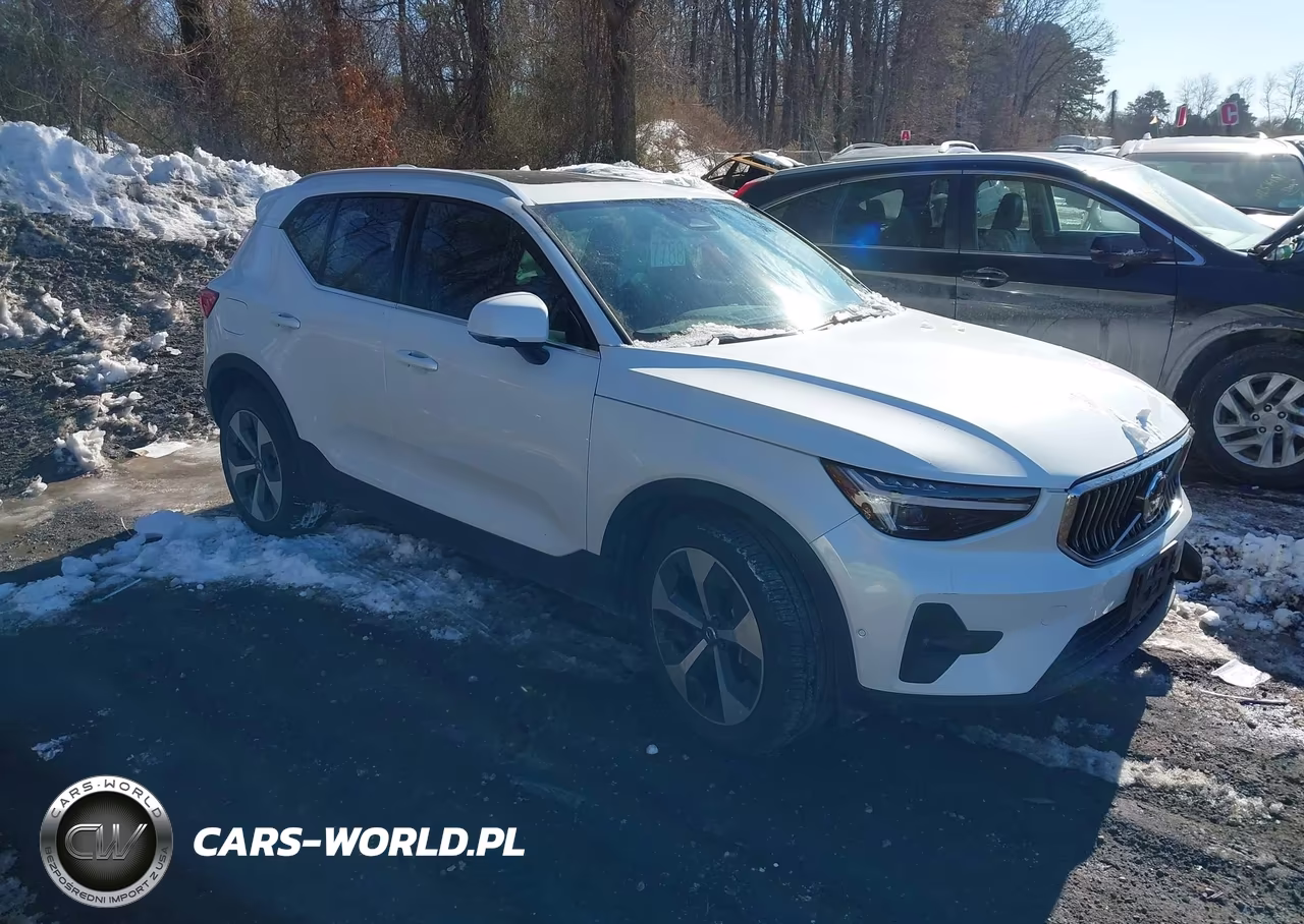 2025 Volvo Xc40 B5 Plus Bright Theme