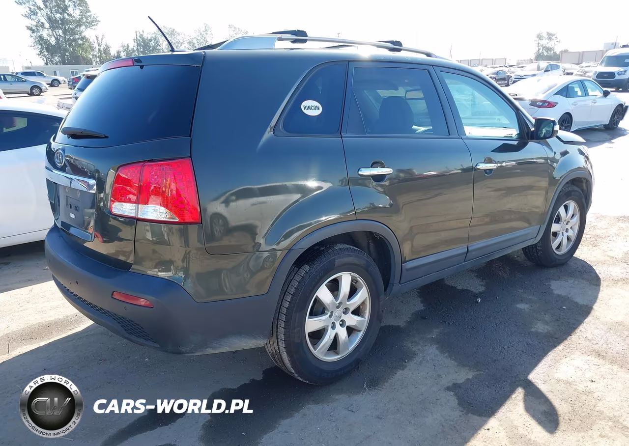 2012 Kia Sorento Lx VIN:5XYKT3A61CG215261 - 4