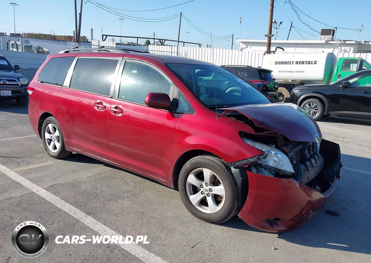 2012 Toyota Sienna Le V6 8 Passenger – zdjęcie 1 z 16