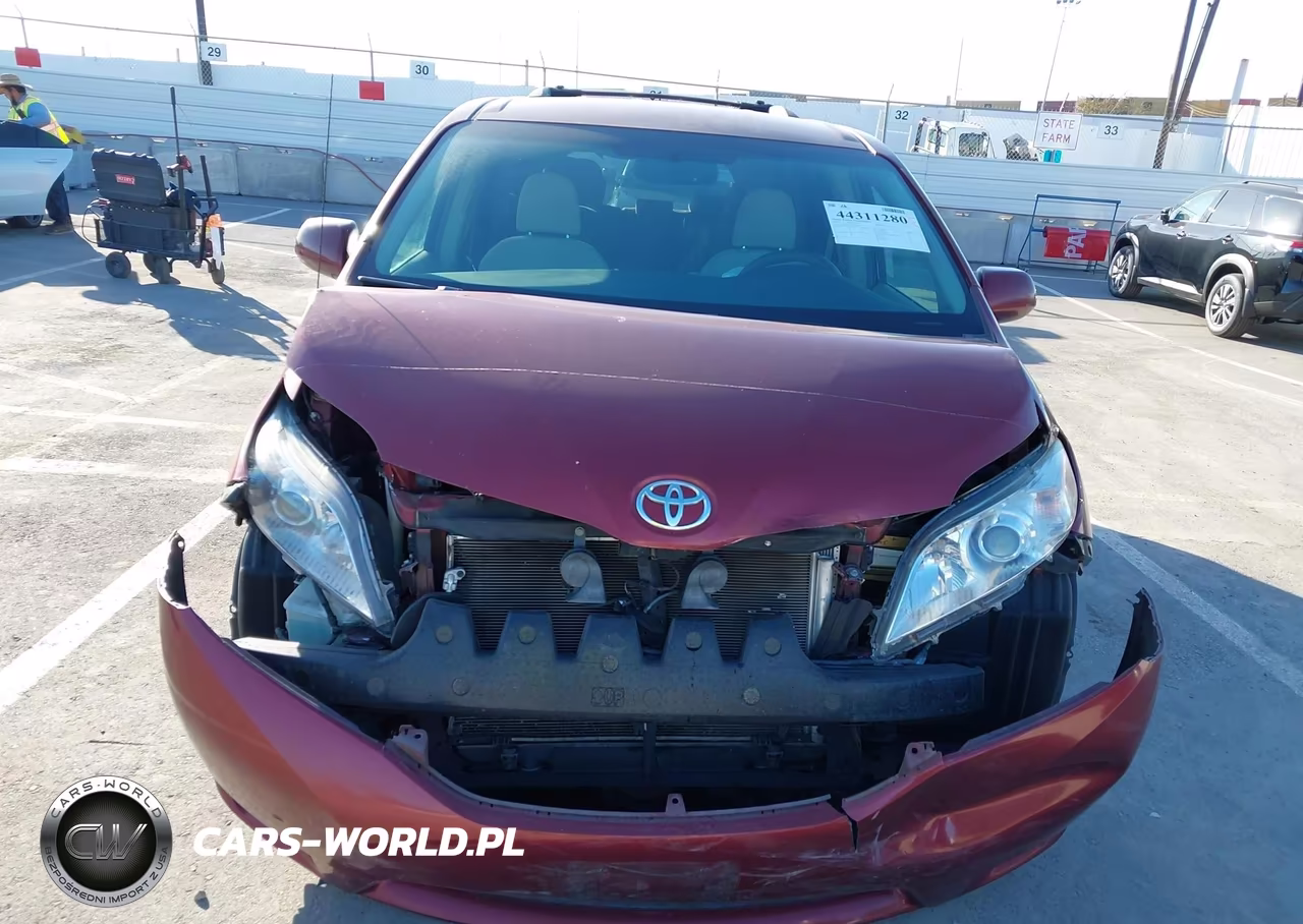 2012 Toyota Sienna Le V6 8 Passenger VIN:5TDKK3DCXCS274736 - 12