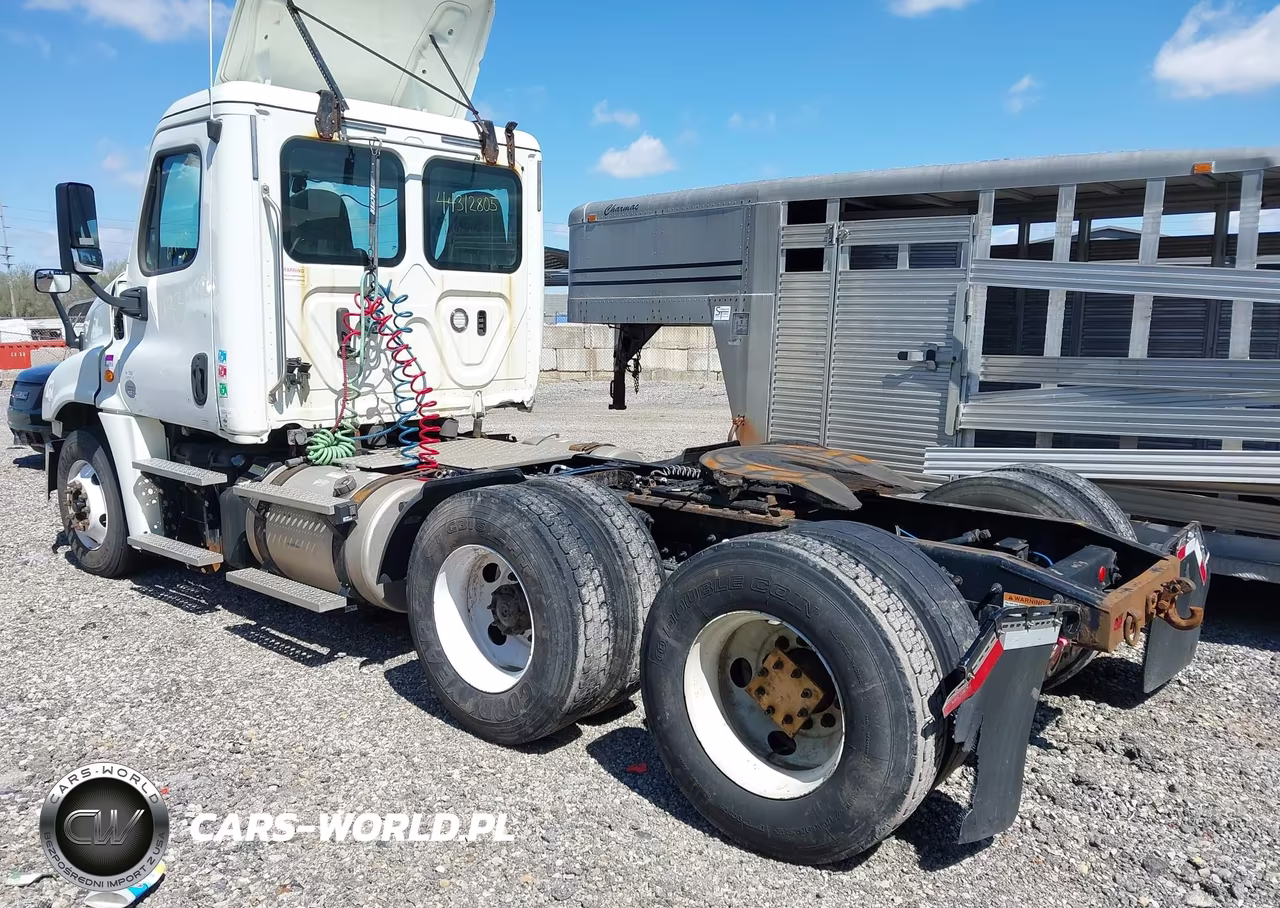 2019 Freightliner Cascadia 125 VIN:1FUJGEDV4KLKD4621 - 3