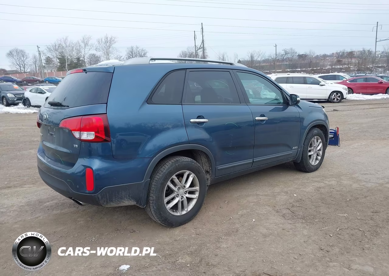 2015 Kia Sorento Lx V6 VIN:5XYKTDA72FG610830 - 4