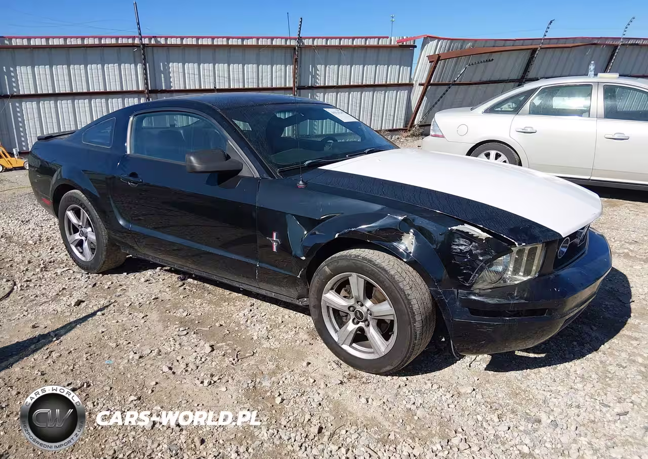 2007 Ford Mustang V6 Deluxe-V6 Premium