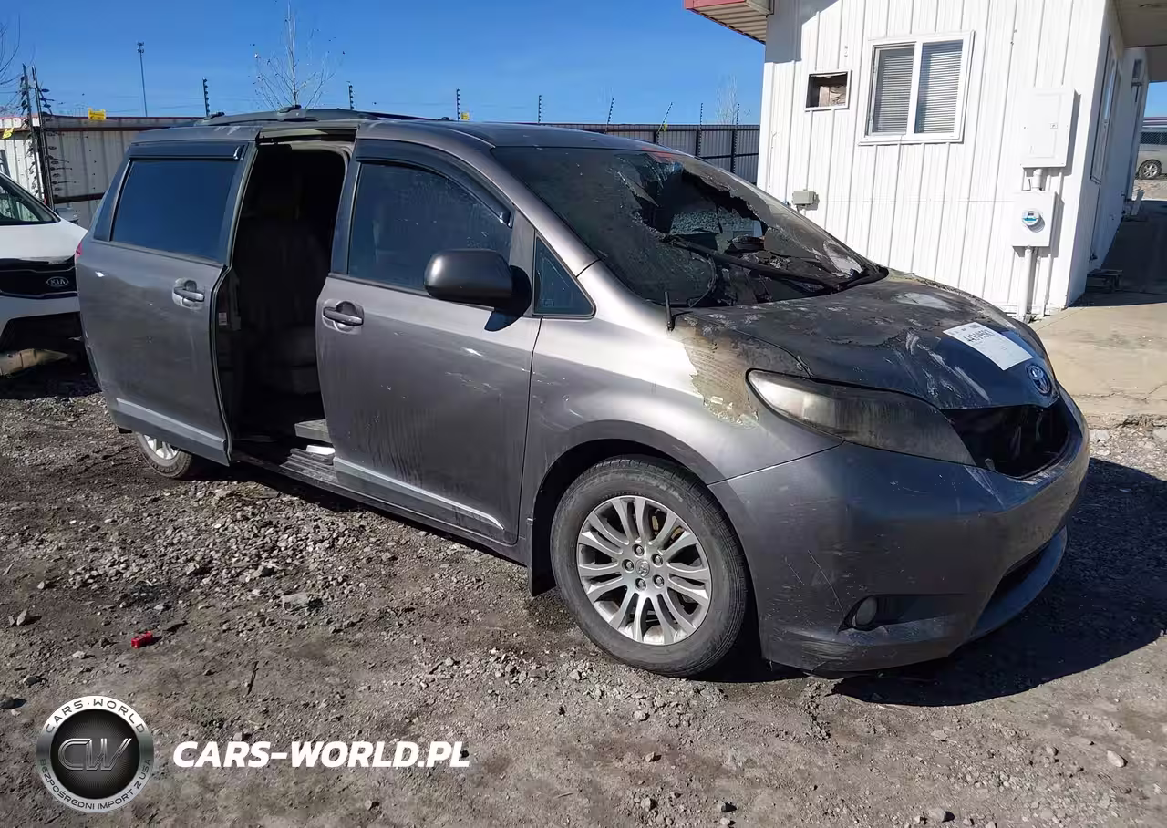 2012 Toyota Sienna Xle V6 8 Passenger