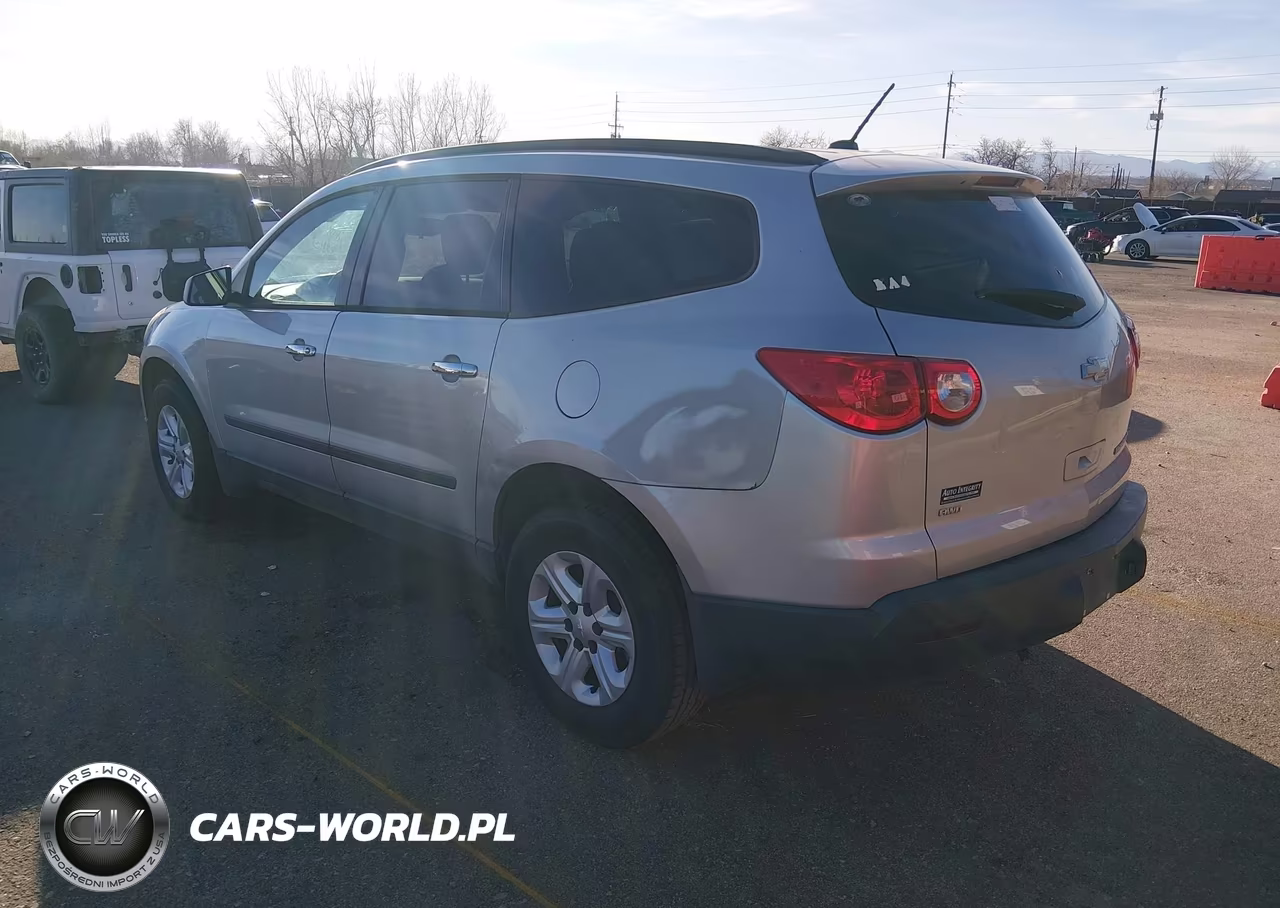 2011 Chevrolet Traverse Ls VIN:1GNKVEED4BJ172197 - 3