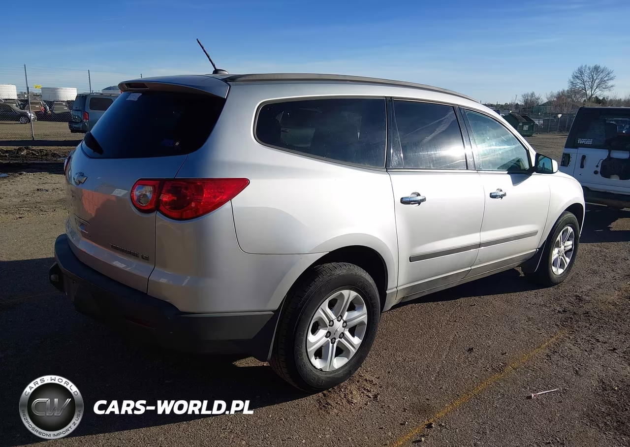 2011 Chevrolet Traverse Ls VIN:1GNKVEED4BJ172197 - 4