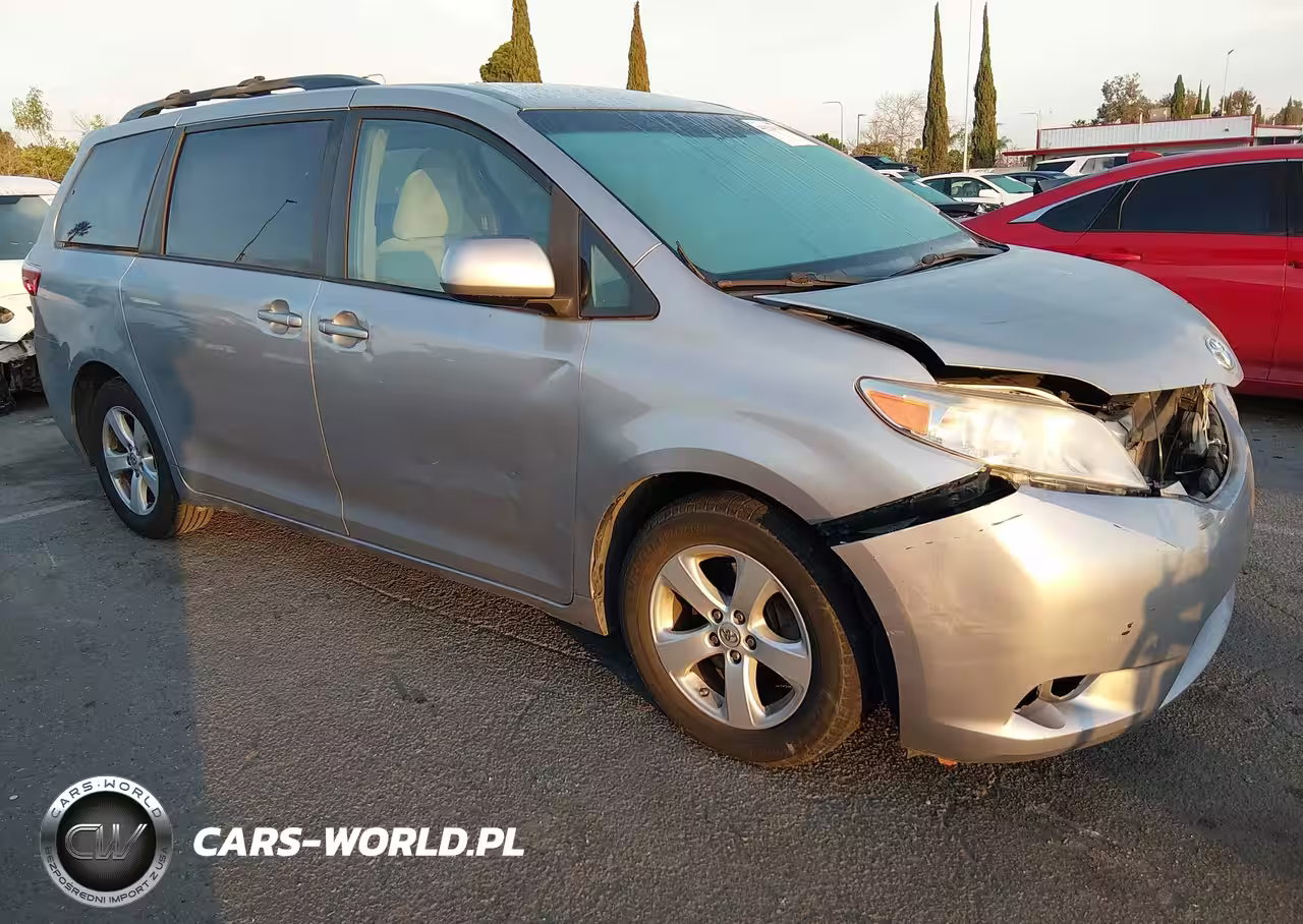 2016 Toyota Sienna Le 8 Passenger