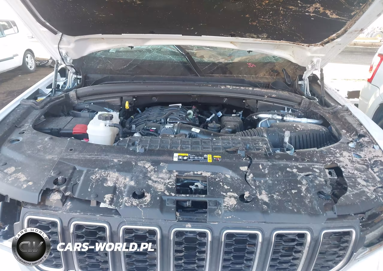 2025 Jeep Grand Cherokee L Laredo 4X4 VIN:1C4RJKAG0S8723024 - 10