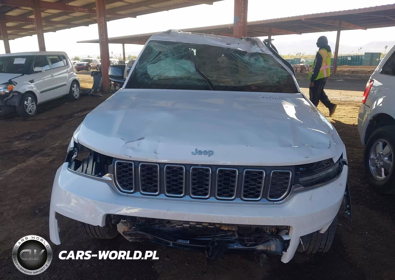 2025 Jeep Grand Cherokee L Laredo 4X4 VIN:1C4RJKAG0S8723024 - 13
