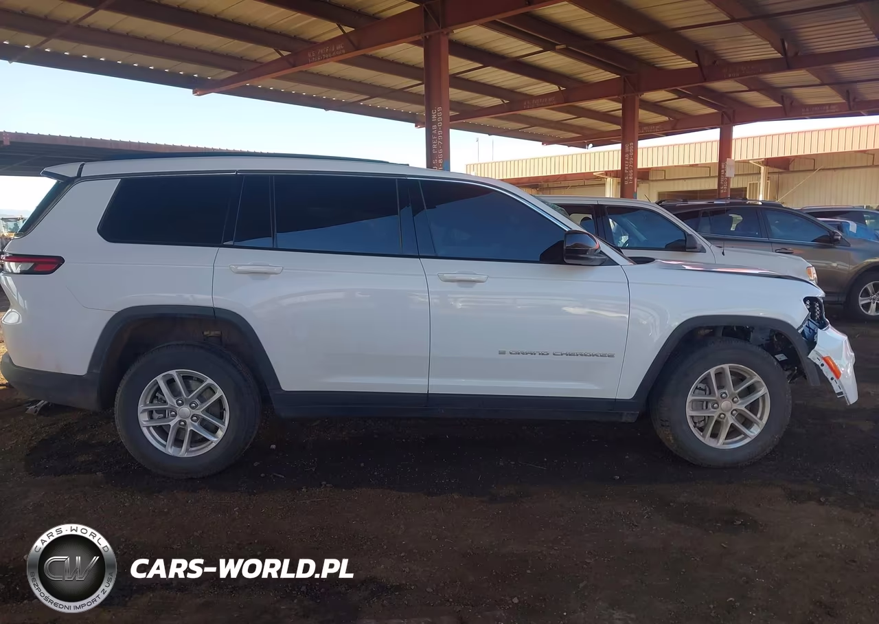2025 Jeep Grand Cherokee L Laredo 4X4 VIN:1C4RJKAG0S8723024 - 14