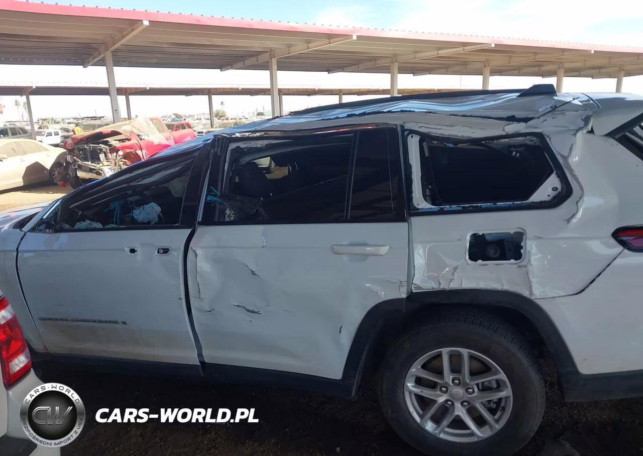 2025 Jeep Grand Cherokee L Laredo 4X4 VIN:1C4RJKAG0S8723024 - 15