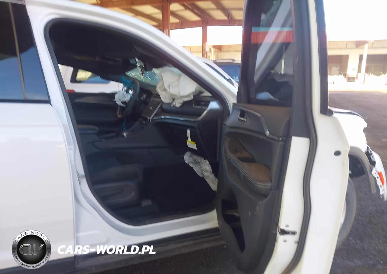 2025 Jeep Grand Cherokee L Laredo 4X4 VIN:1C4RJKAG0S8723024 - 5