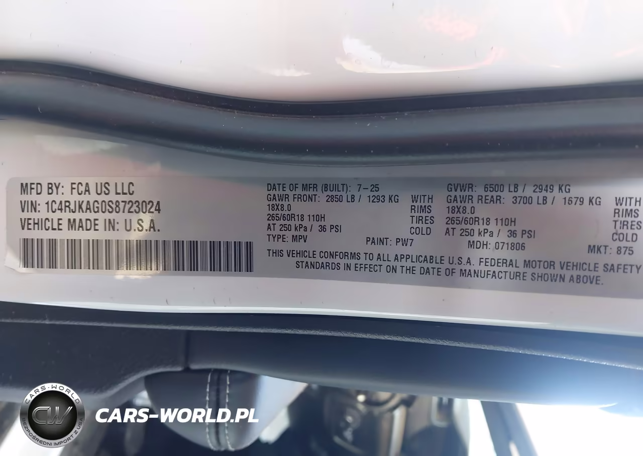 2025 Jeep Grand Cherokee L Laredo 4X4 VIN:1C4RJKAG0S8723024 - 9