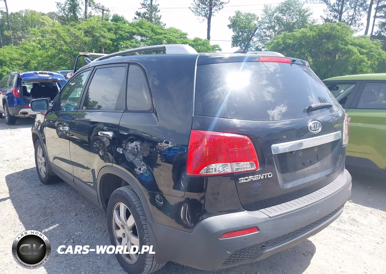 2011 Kia Sorento Lx VIN:5XYKT3A13BG153042 - 3