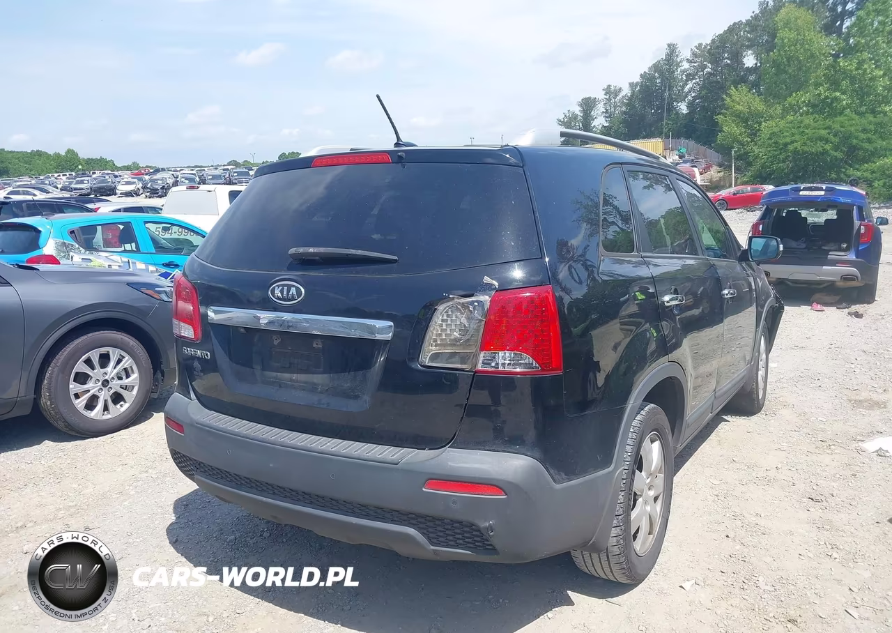 2011 Kia Sorento Lx VIN:5XYKT3A13BG153042 - 4