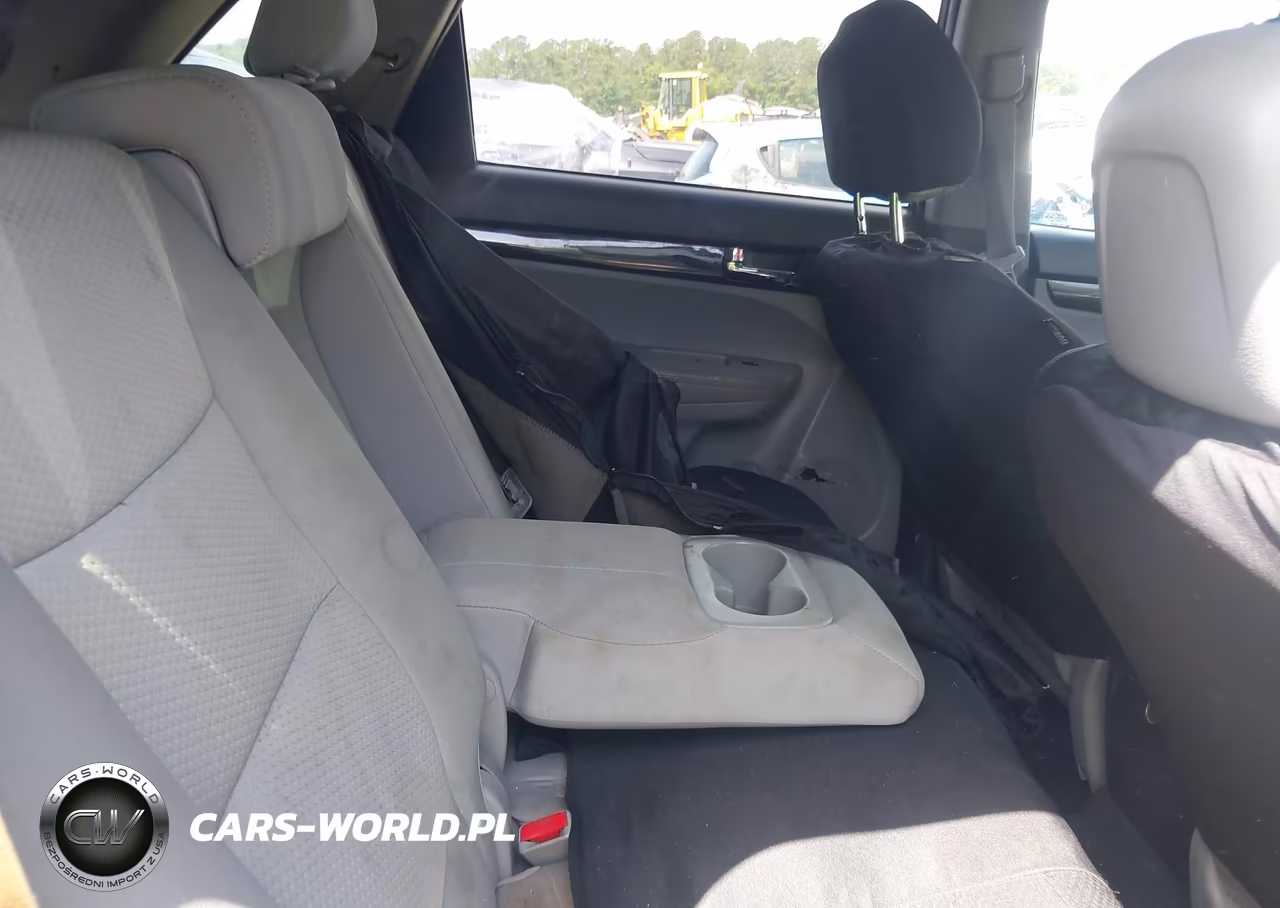 2011 Kia Sorento Lx VIN:5XYKT3A13BG153042 - 8